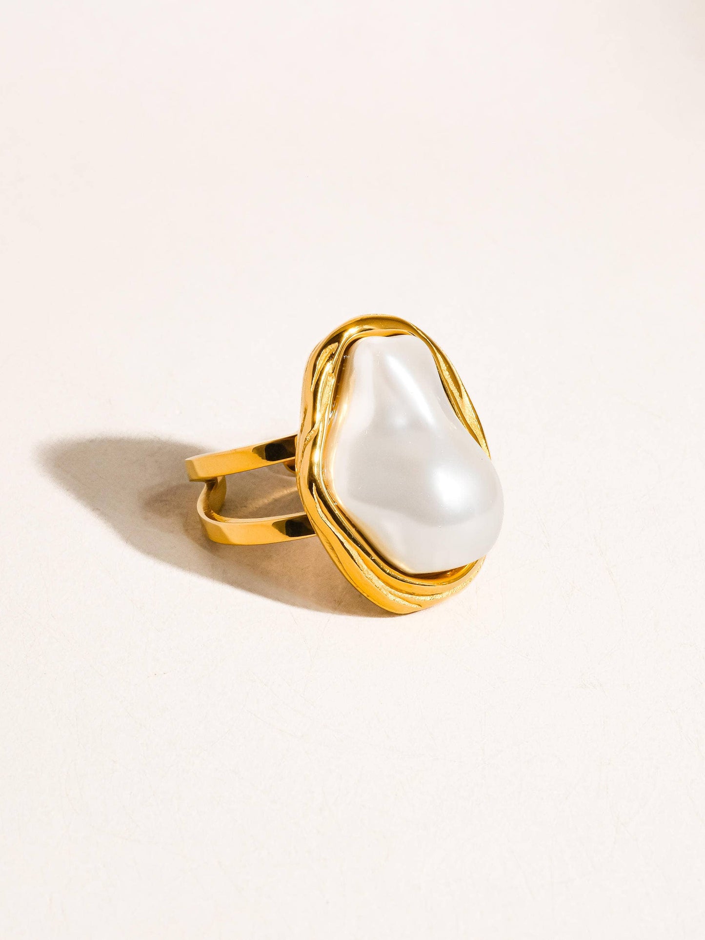 Cameron Classic Pearl Round Ring